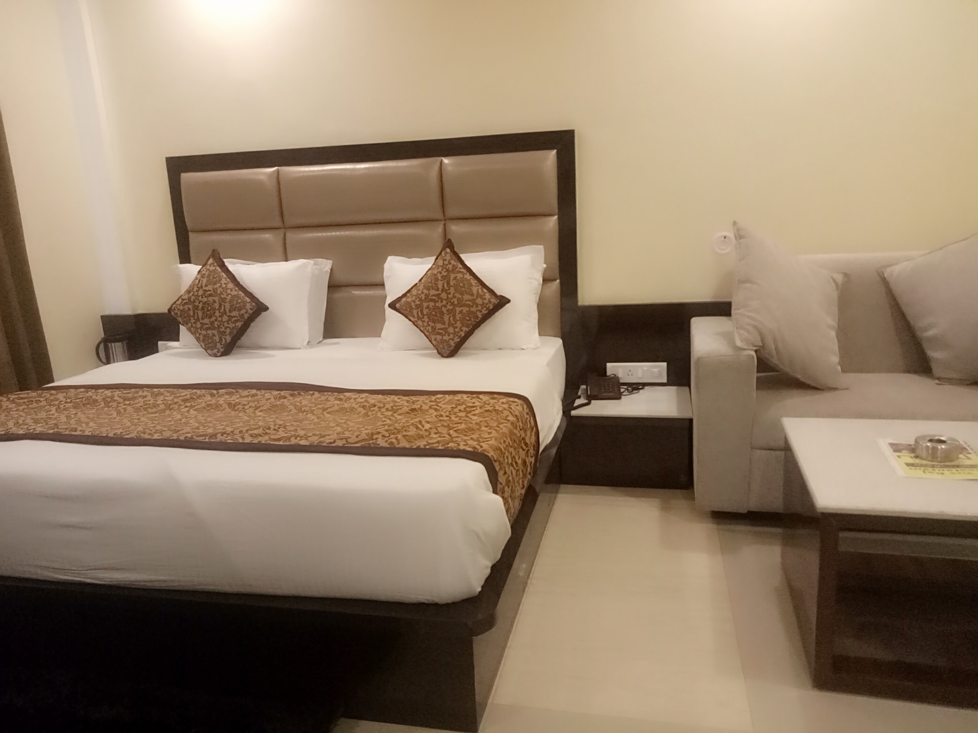 Hotel Nek - Tap to explore photos