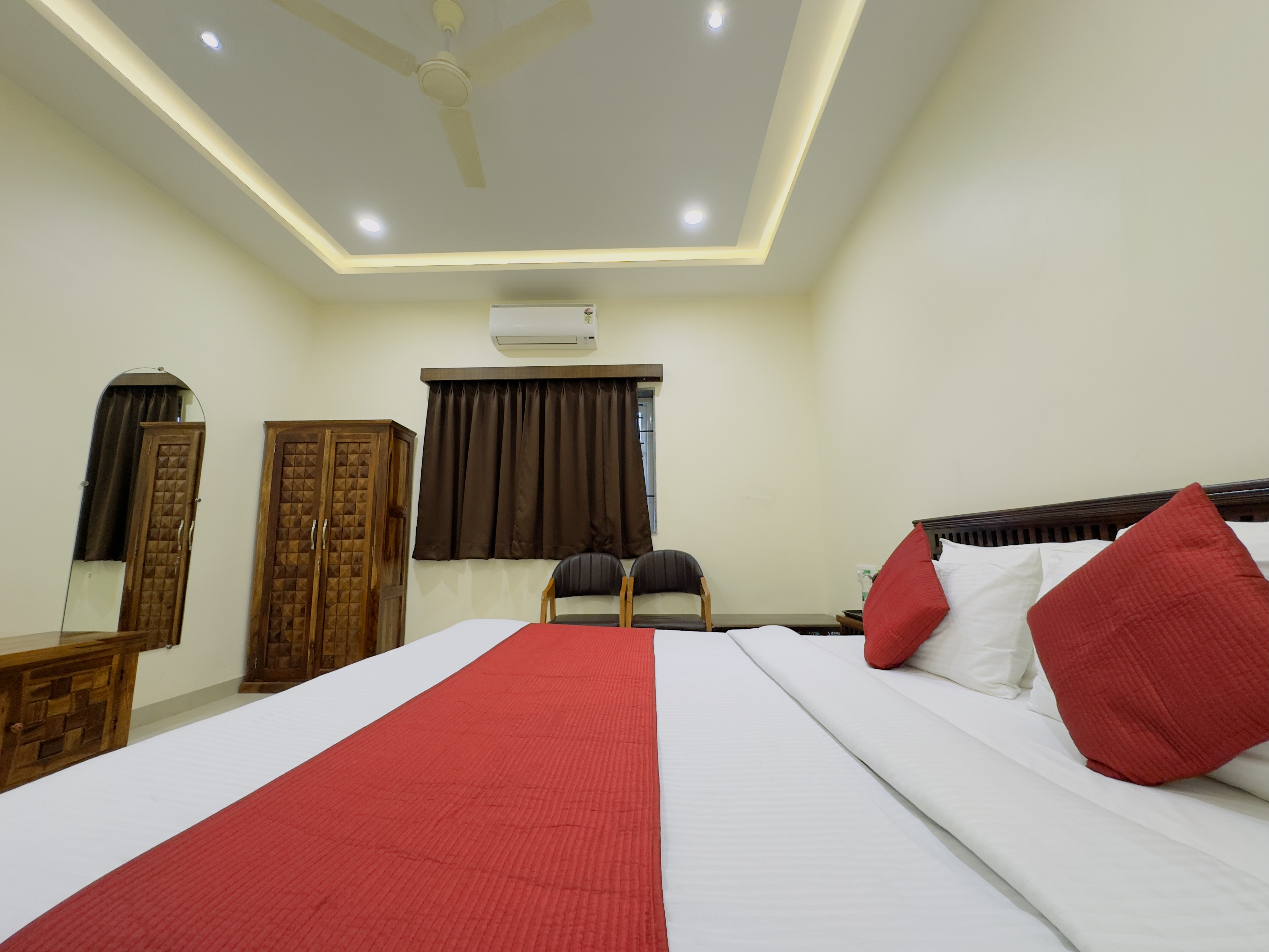 Hotel Jyotirlinga - One Way Transfer to Mahakal Temple - Tap to explore photos
