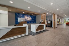 Holiday Inn Express & Suites MUSKEGON - GRAND HAVEN