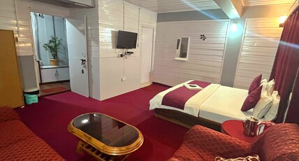 Crown Ville Guest House Room Type - Double Deluxe king size room with terrace