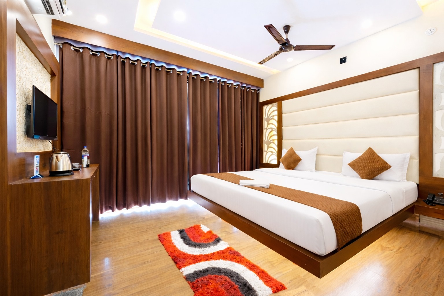 HOTEL SOHRAI INN - Tap to explore photos