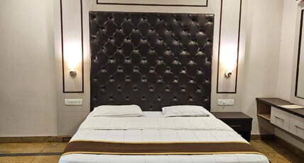 RELIANCE SUITS Room Type - Deluxe Room