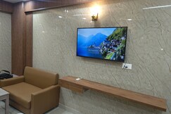 Address of Luxe Retreat for high end property with amenities