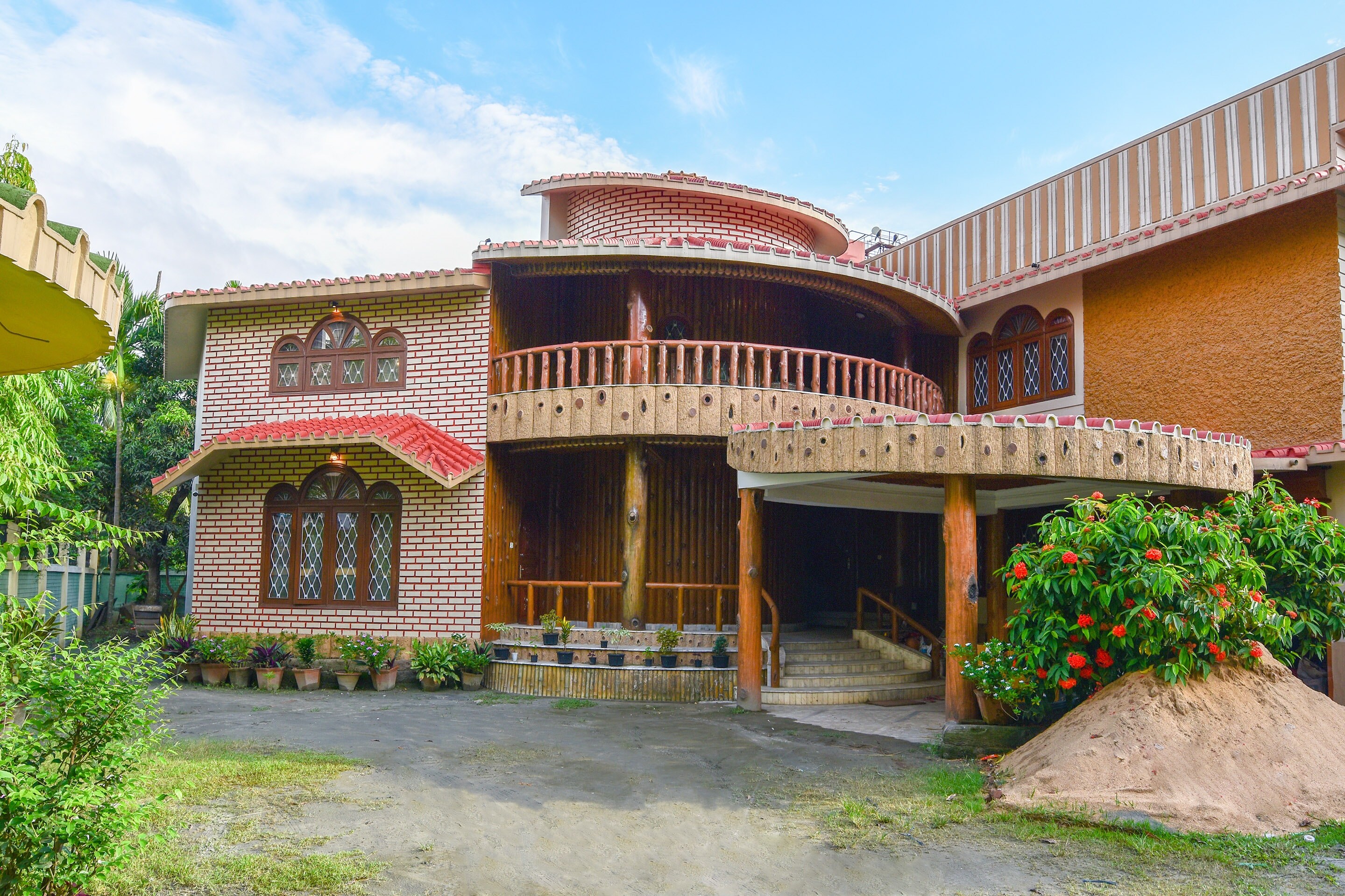 Hotel O Treetops guest house - Tap to explore photos