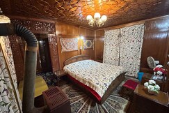 Houseboat zogila