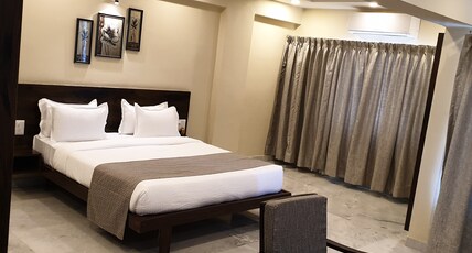 HOTEL SAI INTERNATIONAL Room Type - Deluxe Family Room