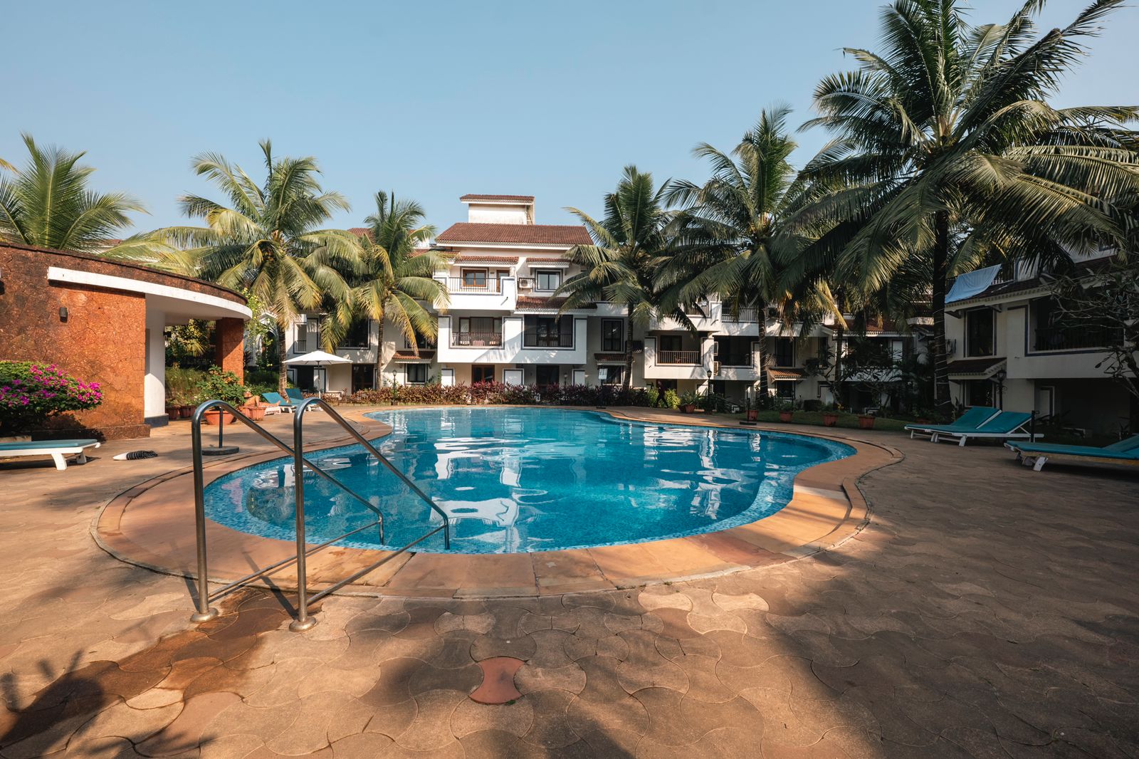 Poolside Bliss1bhk by Satiwa stays - Tap to explore photos