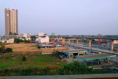 OYO 75466 13 Coins Bang Yai Hotel