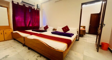 Mookambigai Residency Room Type - 8 PERSON AC SUIT ROOM