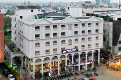 HOTEL WHITE HOUSE INN