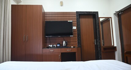 HOTEL SANGAM PALACE Room Type - Deluxe Room