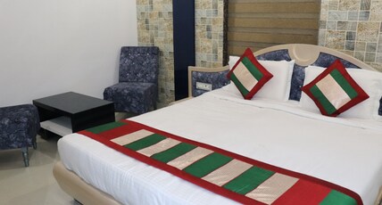Bhawana Palace Hotel Room Type - Deluxe Room