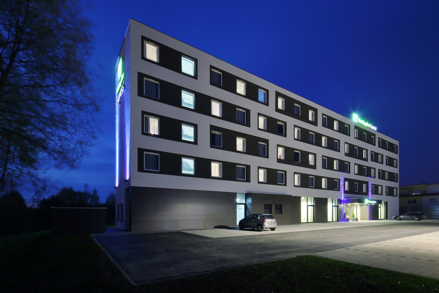 Holiday Inn Express FRIEDRICHSHAFEN - Tap to explore photos