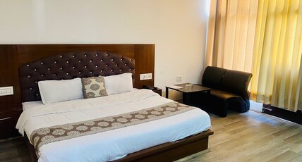 Hotel Vansh Room Type - Premium Room with Balcony Hotel Vansh Room Type - Premium Room with Balcony