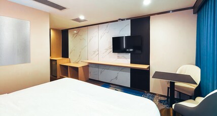 Silvertone Hotel Room Type - Deluxe King Room