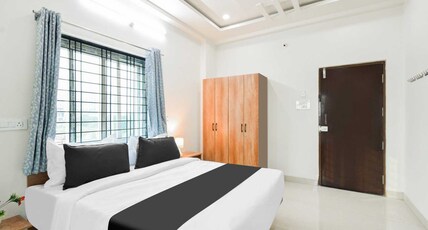 Super Townhouse Kokapet Near GAR Room Type - Deluxe