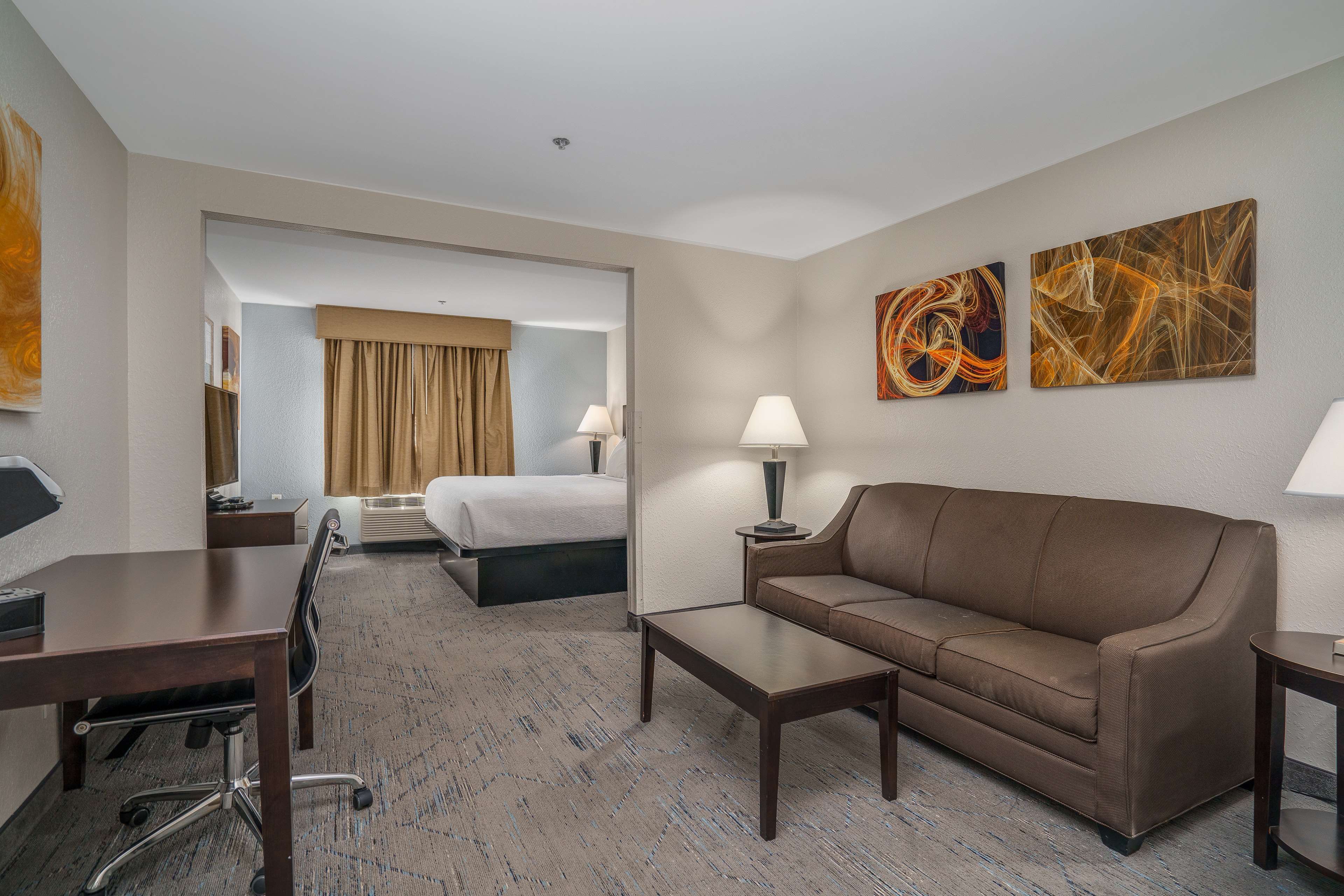 Best Western Plus Silver Creek Inn - Tap to explore photos