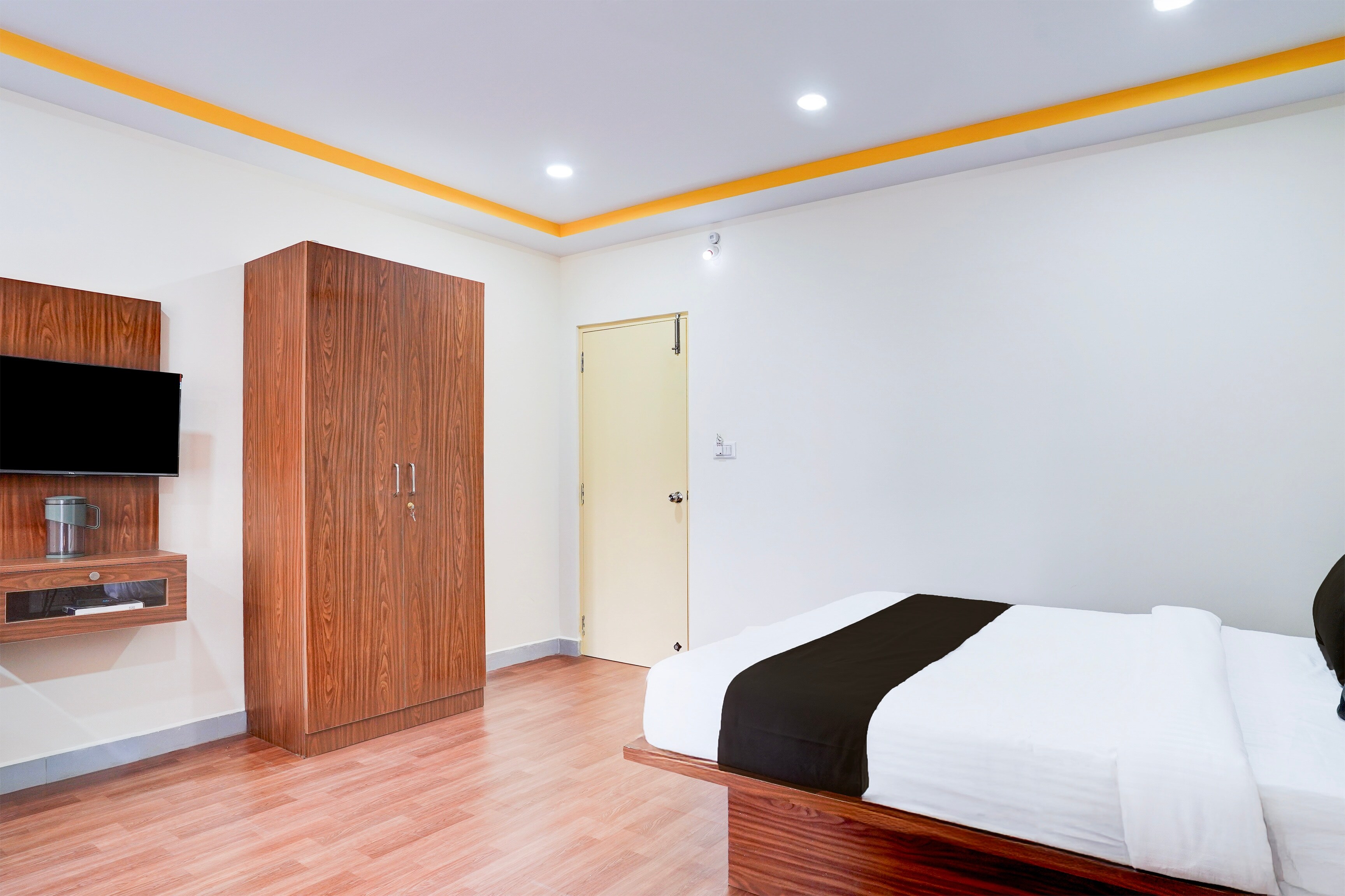 Hotel O By OYO Shiva's Inn - Tap to explore photos