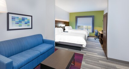 Holiday Inn Express & Suites PICAYUNE-STENNIS SPACE CNTR.  Room Type - 2 Queen Beds Suite Extra Floor Space