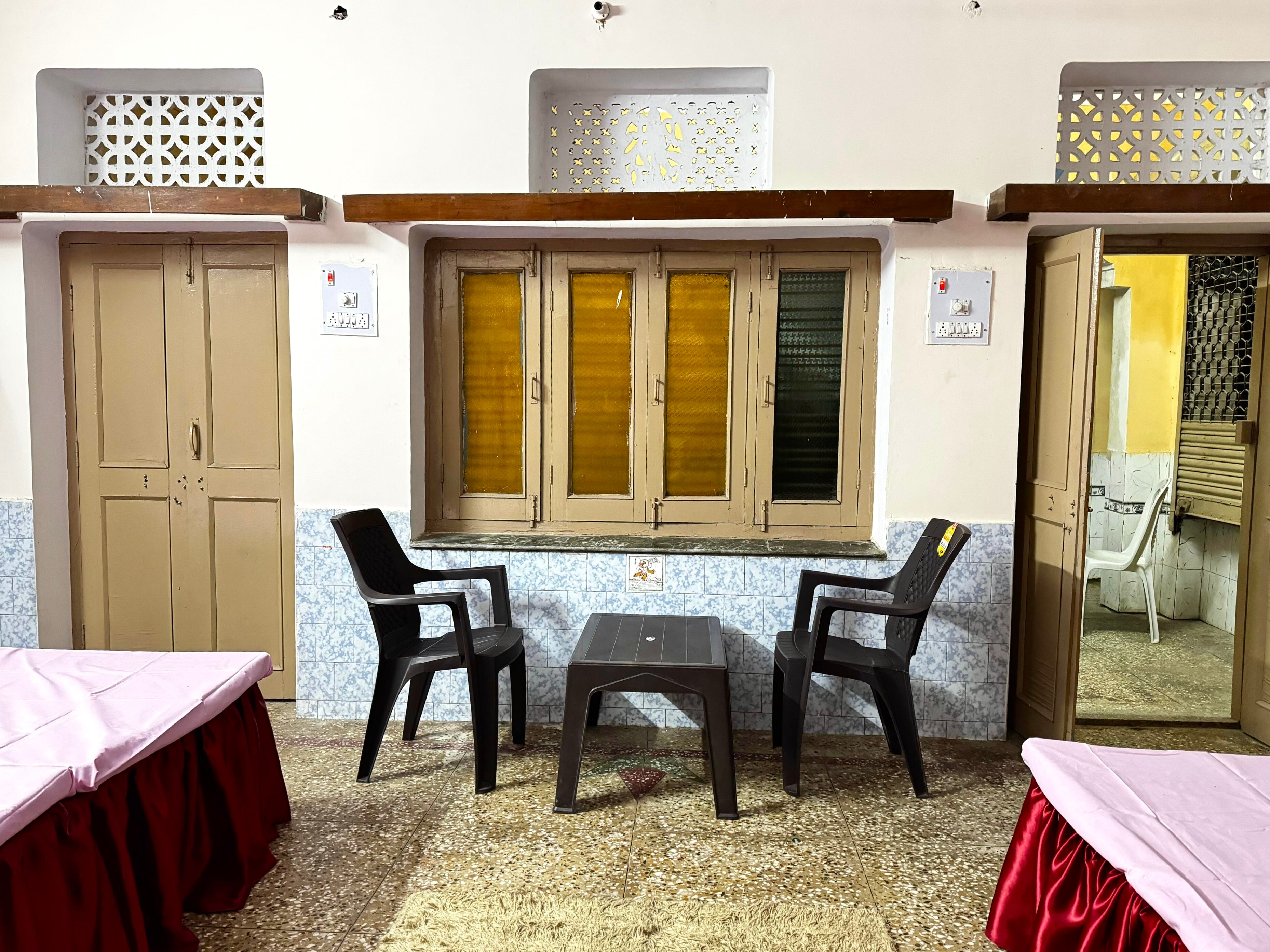 Flat near Kumbh/Station - Tap to explore photos