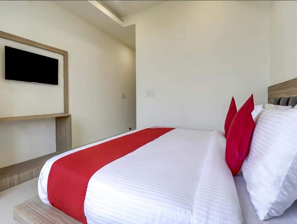 Hotel Hallmark - Tap to explore photos