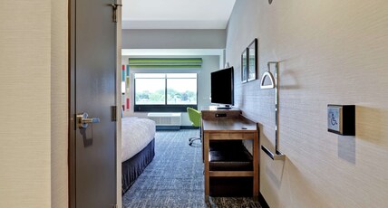 Hampton Inn St. Catharines Niagara Room Type - 1 KING ACC ROLL-IN SHWR NS