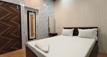DSA Ruby Inn | 5 mins Walkable from Acropolis Mall Room Type - Deluxe AC Room | Near Ruby Hospital & Acropolis Mall