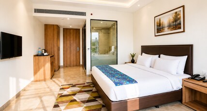 Parklane Resort Room Type - Business Room - Pool View