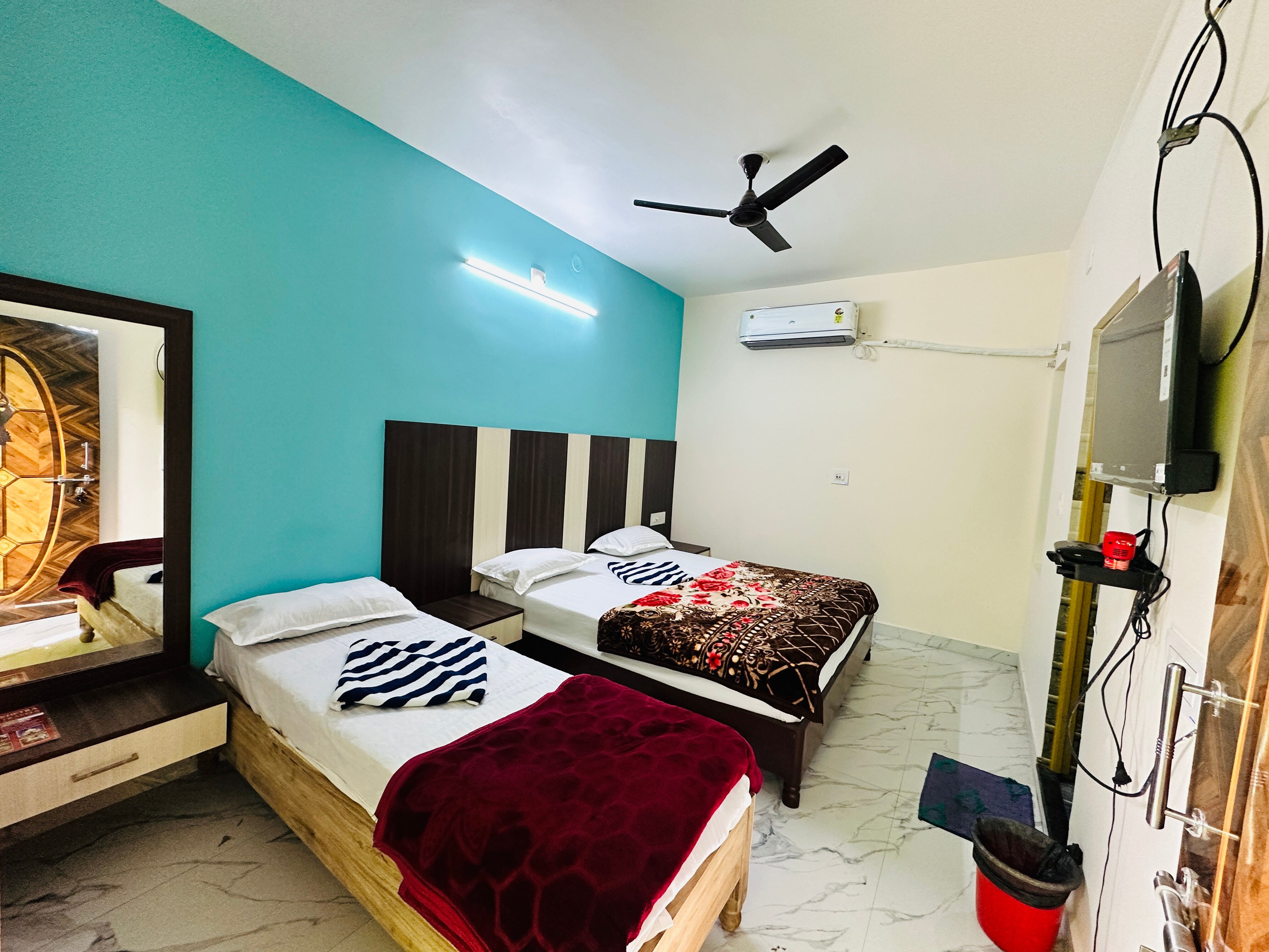 HOTEL SHREE KHETRA - Tap to explore photos