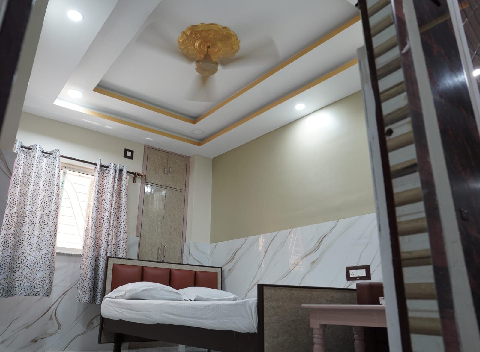 OM SHANTI GUEST HOUSES - Tap to explore photos