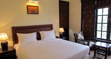 La Residence Room Type - Deluxe King Room