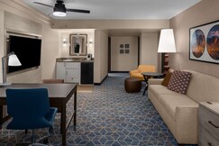 Embassy Suites Phoenix - Biltmore