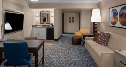 Embassy Suites Phoenix - Biltmore Room Type - 2 BDRM SUITE 1KING 1QUEEN