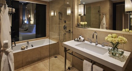 Fairmont Nile City, Cairo Room Type - Deluxe Partial Nile view room