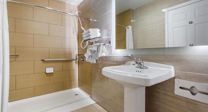 Best Western Brady Inn Room Type - Accessible - 2 Queen, Mobility Accessible, Roll In Shower, Work Desk, Microwave And Refrigerator, Wi
