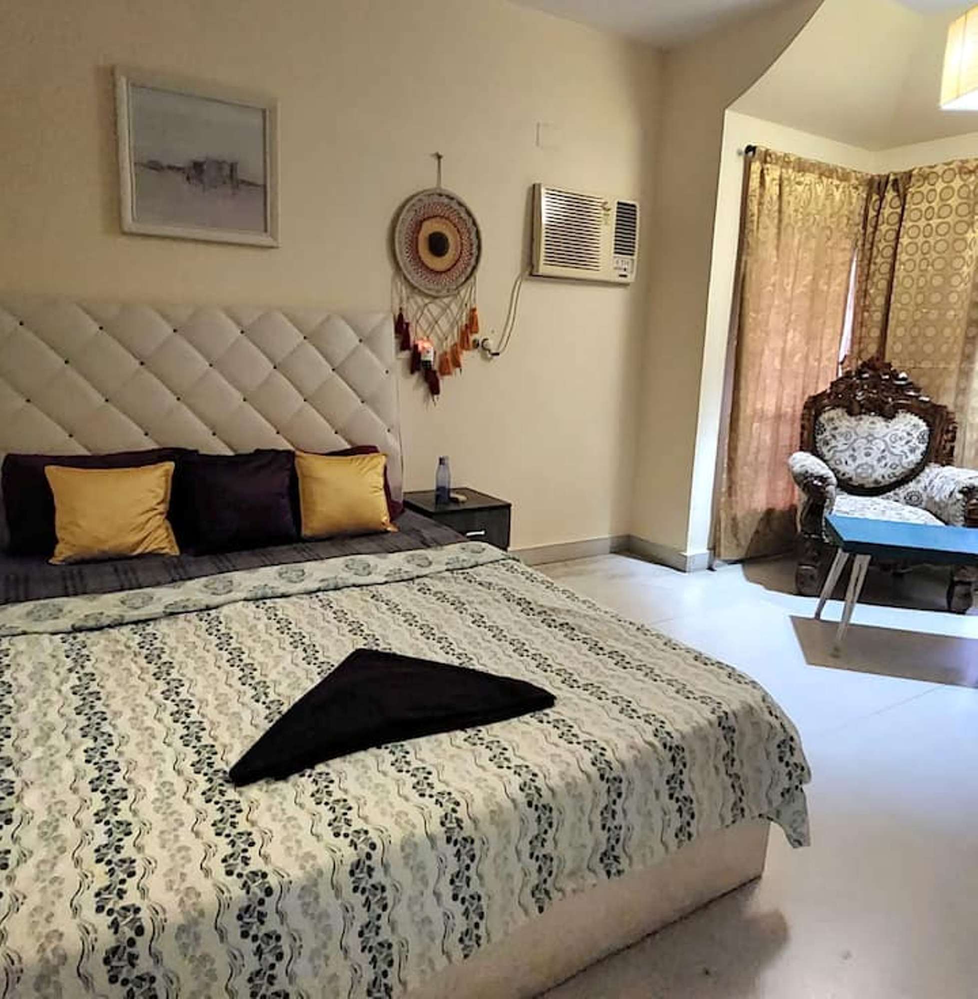 Entire 3BHK Apartment in Sunflower - Tap to explore photos