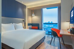 Holiday Inn Express YANGJIANG CITY CENTER