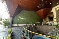 The grand Anukampa classic crown