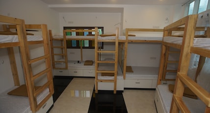 Mumbai Staytion Dorm - A Backpackers Hostel Room Type - 1 Bed in 10 Bunk Bed AC Mixed Dormitory With Shared Bathroom