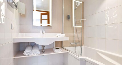 Novotel La Rochelle Centre Room Type - Executive Room with 1 double bed and 1 sofa Novotel La Rochelle Centre Room Type - Executive Room with 1 double bed and 1 sofa