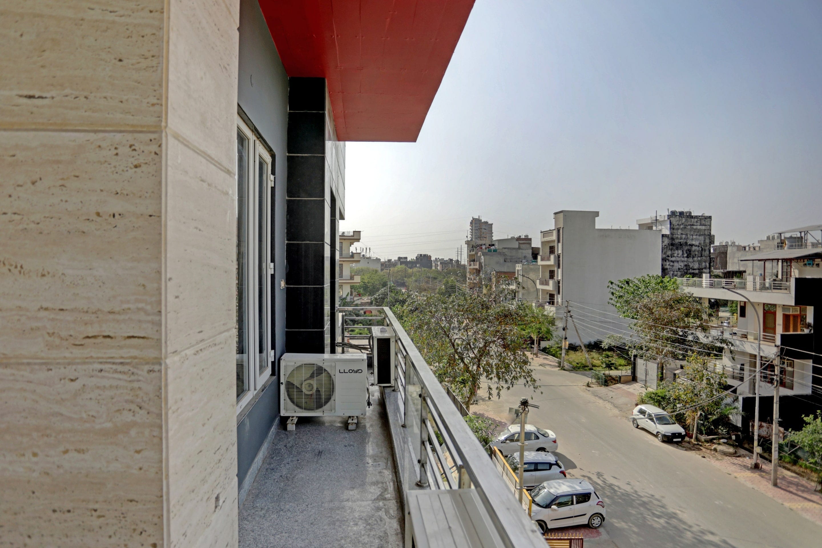 Townhouse Merriment Near ISKCON Temple Noida - Tap to explore photos