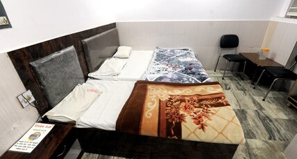 Hotel Golden Palace Room Type - Non AC 3 Bed