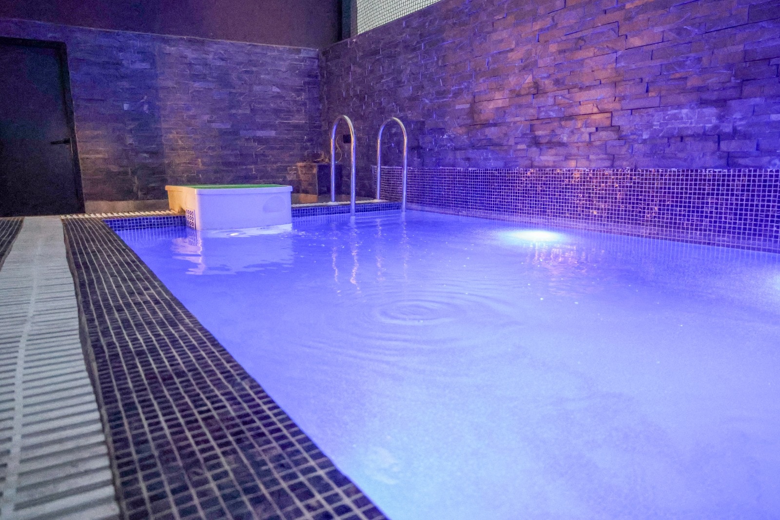 Aquila Grand Suites - Tap to explore photos