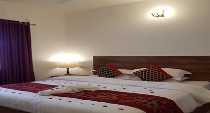 River Meadows Homestay Room Type - River front Super Deluxe Room