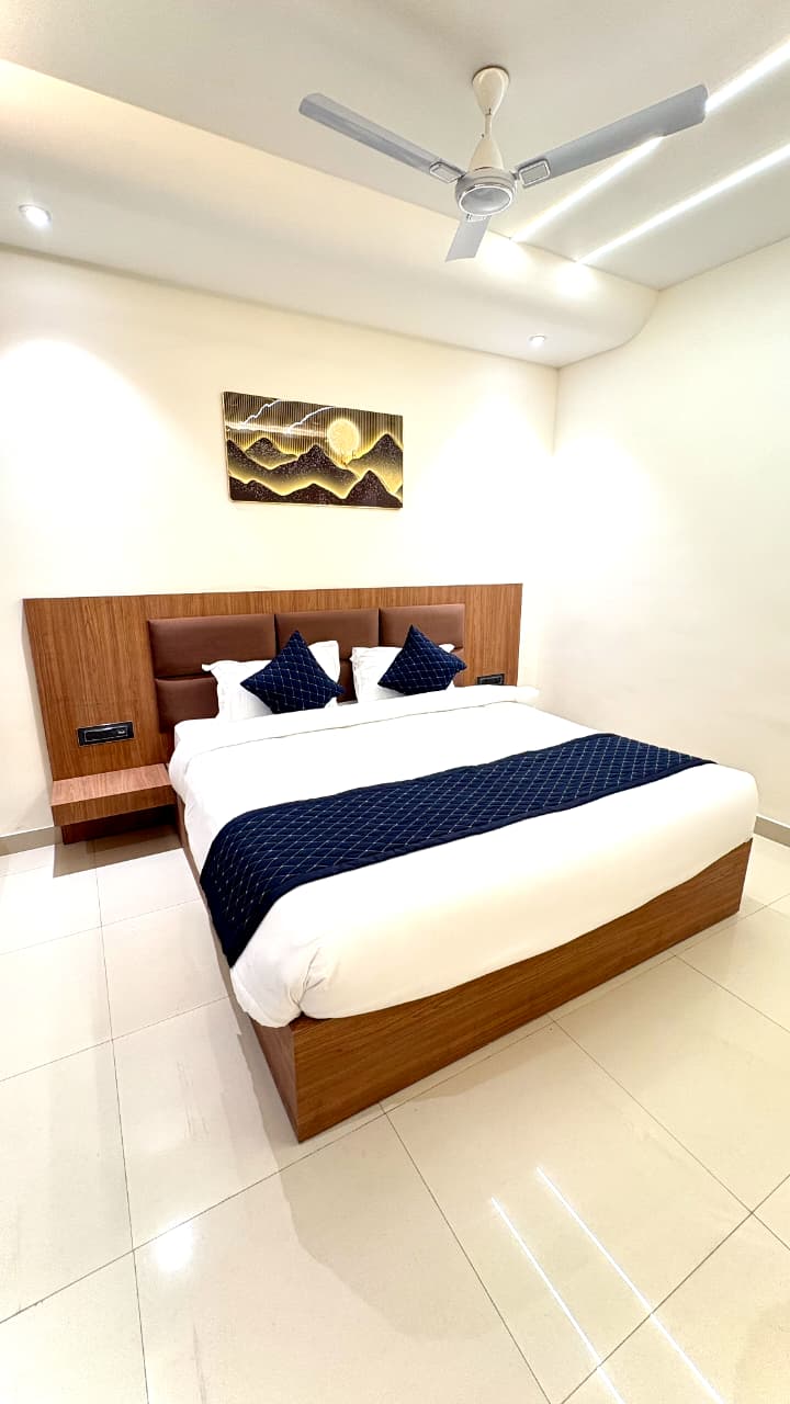 Hotel Parv Vilas - Tap to explore photos