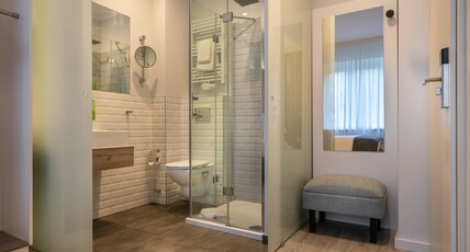 Garner Hotel BERLIN - WILMERSDORF Room Type - 1 Queen Standard Single Sofa Bed Up to 3 Adults