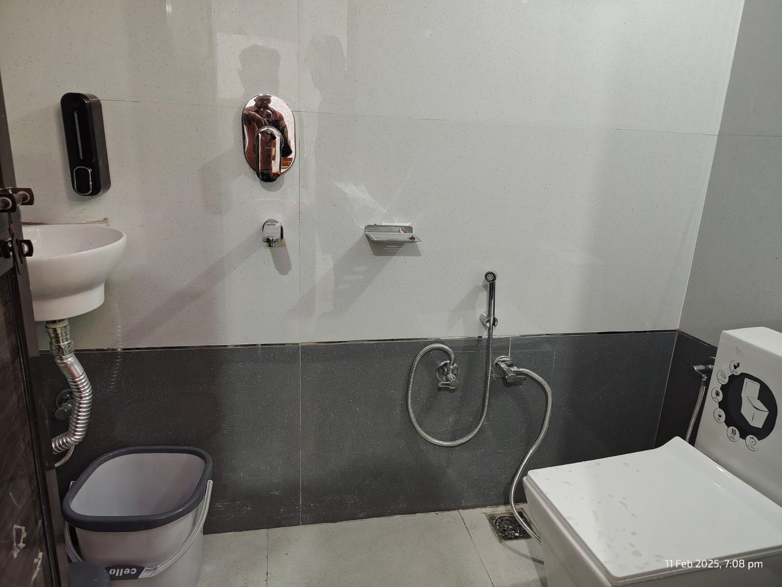 Raghunandan Guest House Ayodhya - Tap to explore photos