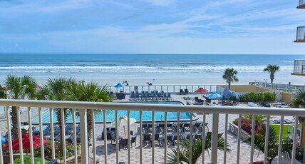 Holiday Inn Resort DAYTONA BEACH OCEANFRONT Room Type - 2 Queen Standard Oceanfront Pool View