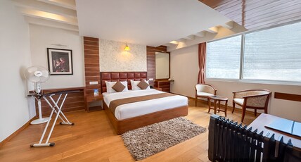Yashshree Jai Hotel & Banquet Room Type - Suite Room With Kanchanjunga View