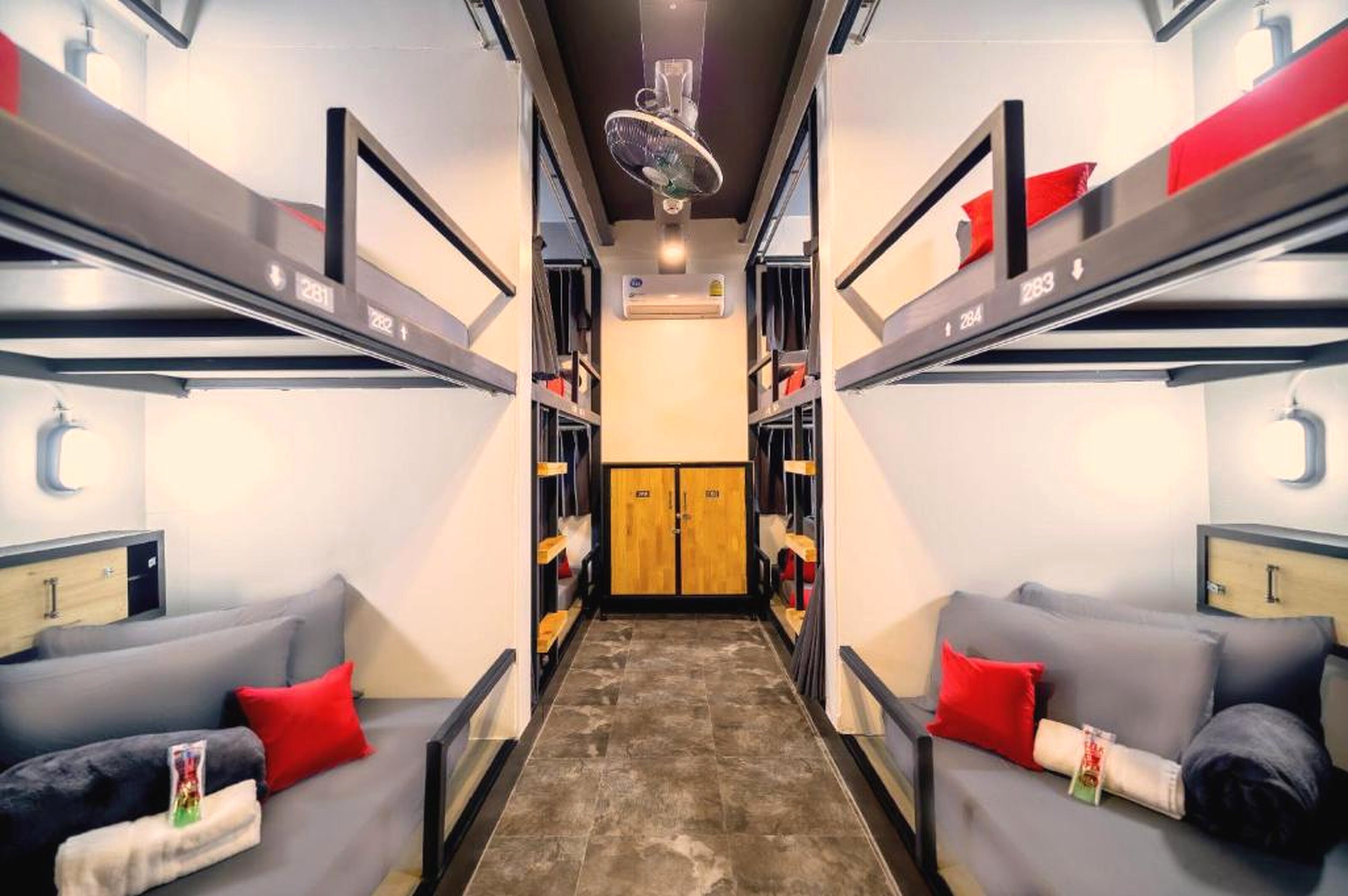 Episode 11 Hostel Sukhumvit - Tap to explore photos